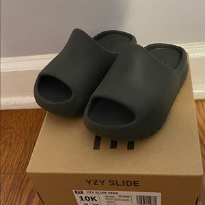 Toddler Adidas Yeezy Slides Size 10c